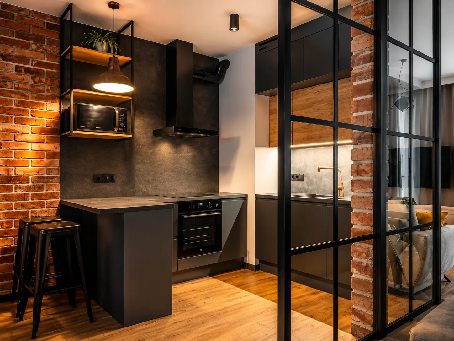 Apartament w klimacie stoczniowego Gdańska — kuchnia (1)
